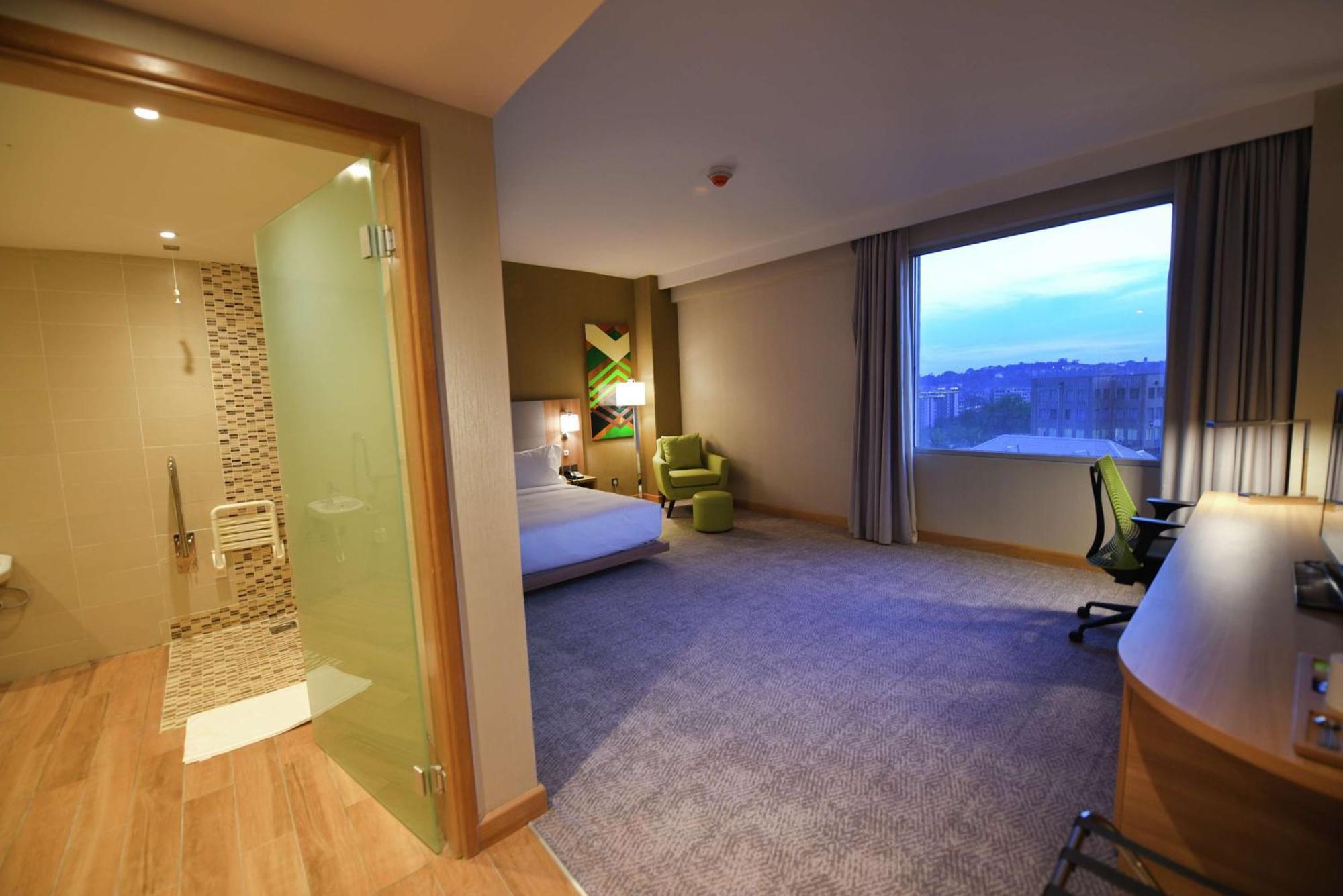 Hilton Garden Inn Кампала Екстер'єр фото