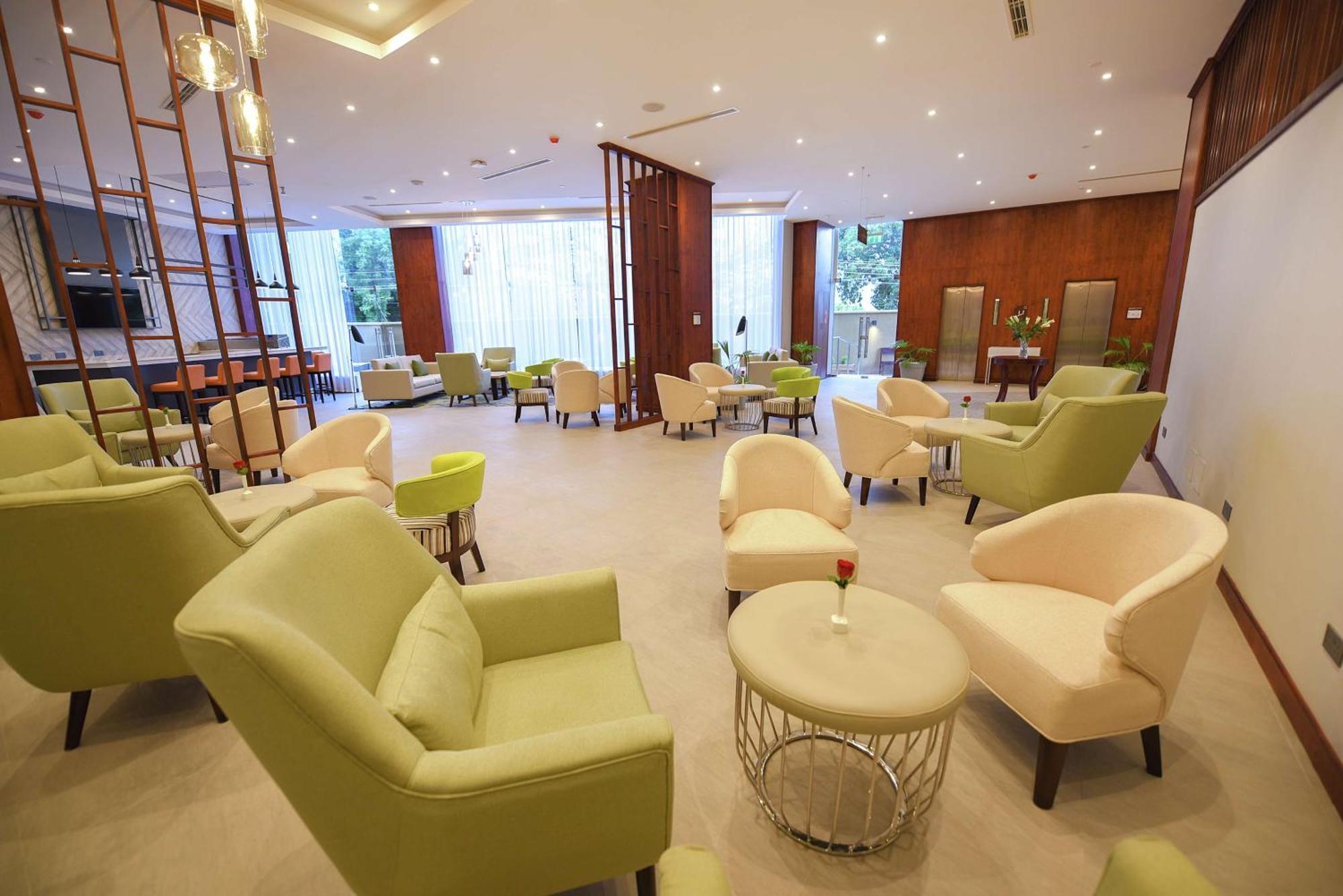 Hilton Garden Inn Кампала Екстер'єр фото
